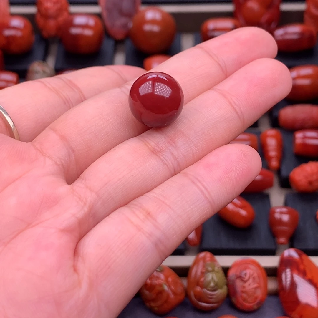 南红玛瑙未镶嵌川料原矿高品圆珠13.6mm