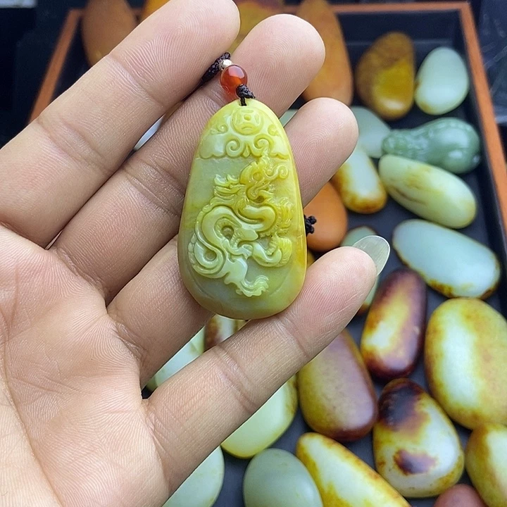 颈饰未镶嵌和田玉