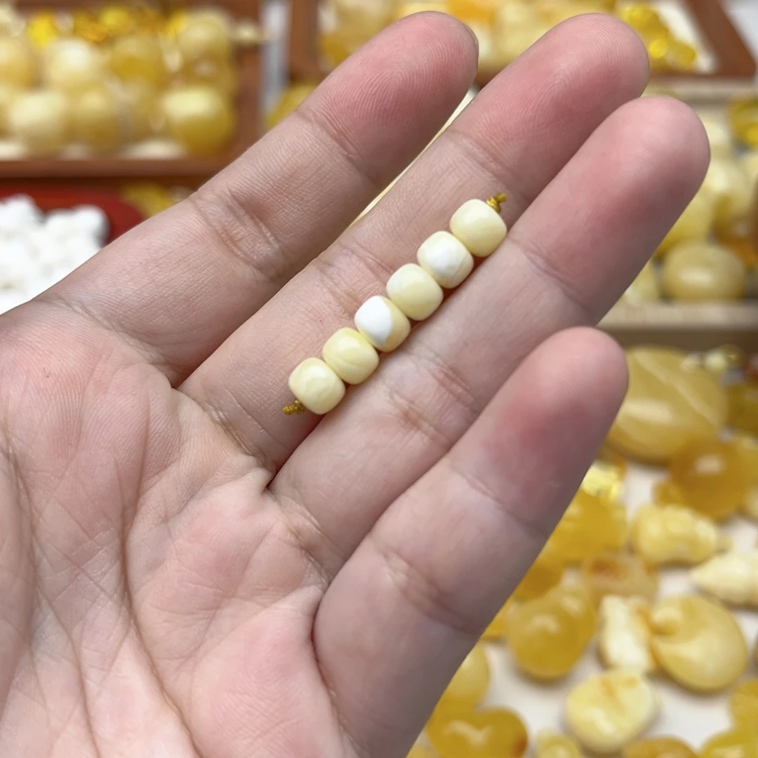 蜜蜡未镶嵌裸石配饰