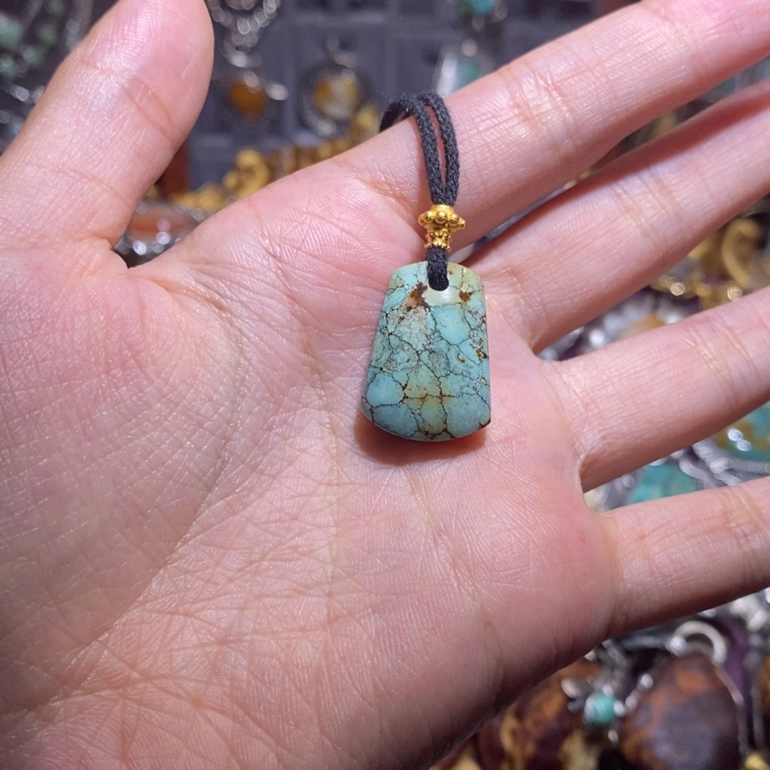 未镶嵌绿松石颈饰