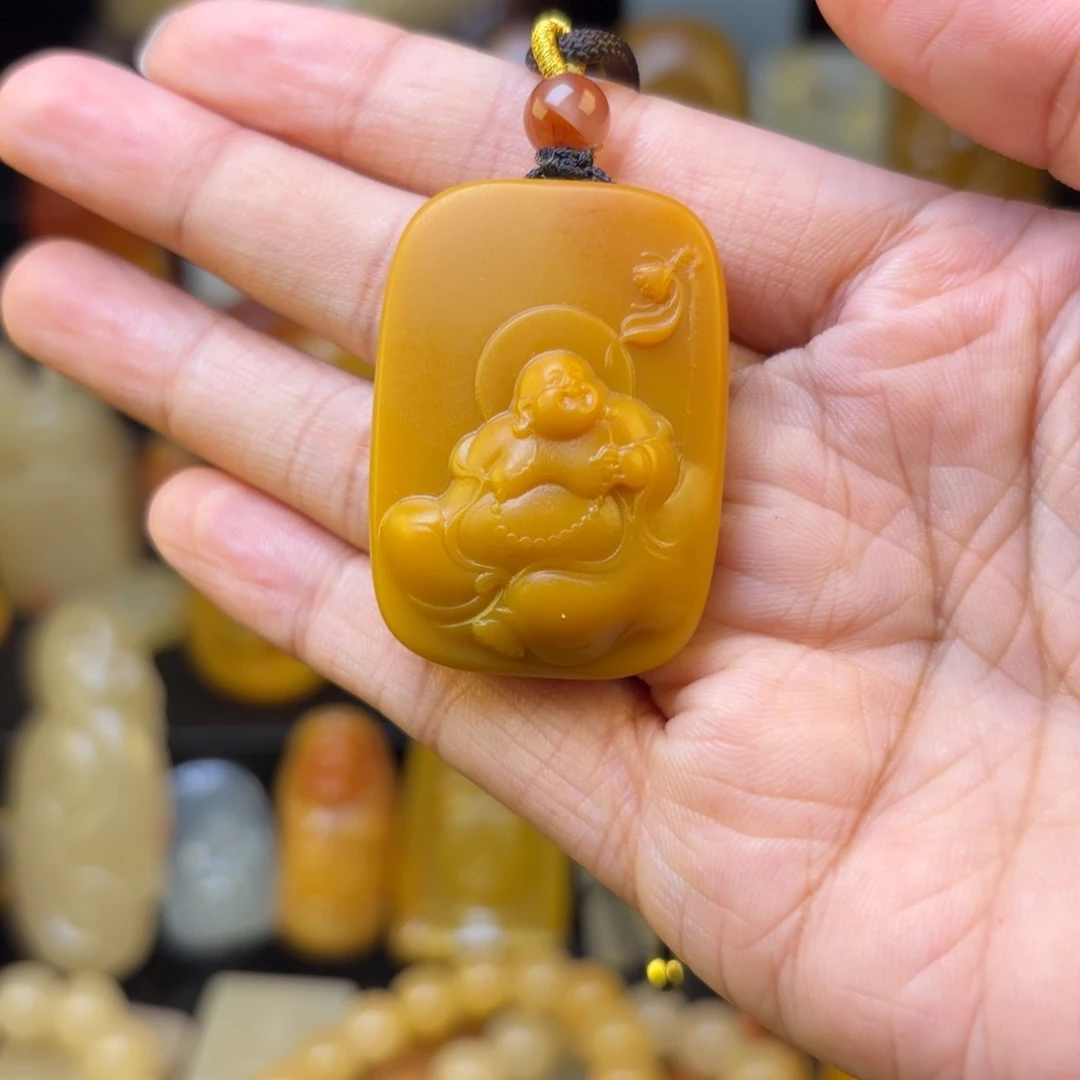 东***门石英质玉未镶嵌黄蜡石吊坠