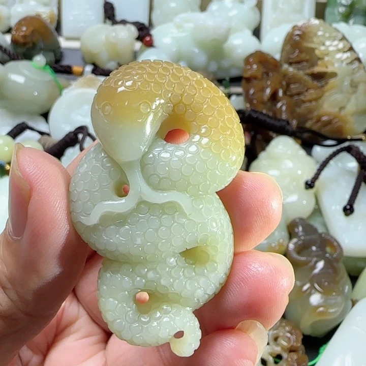 和田玉未镶嵌颈饰