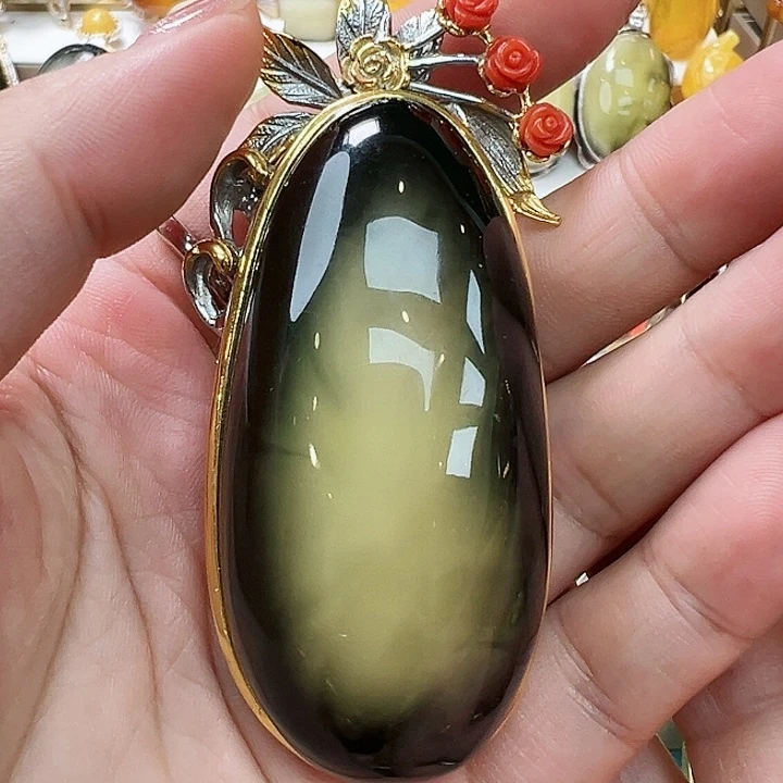 琥珀未镶嵌珠宝奇石