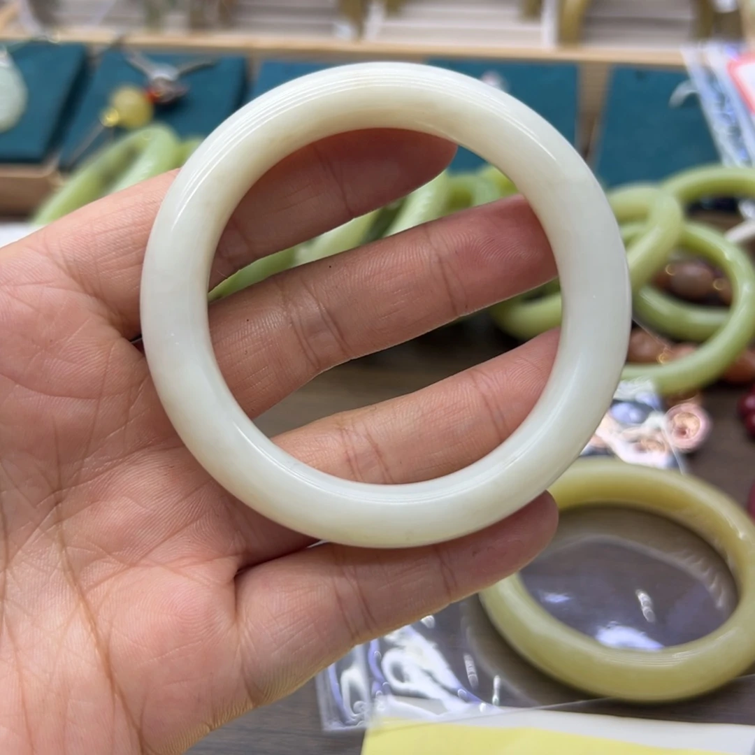 和田玉未镶嵌手镯54.9圈围282