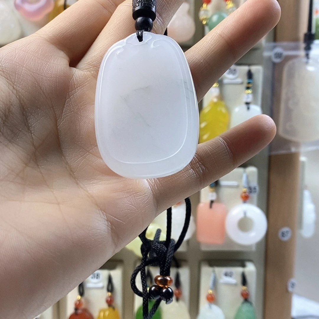 鱼***摆石英岩玉未镶嵌颈饰