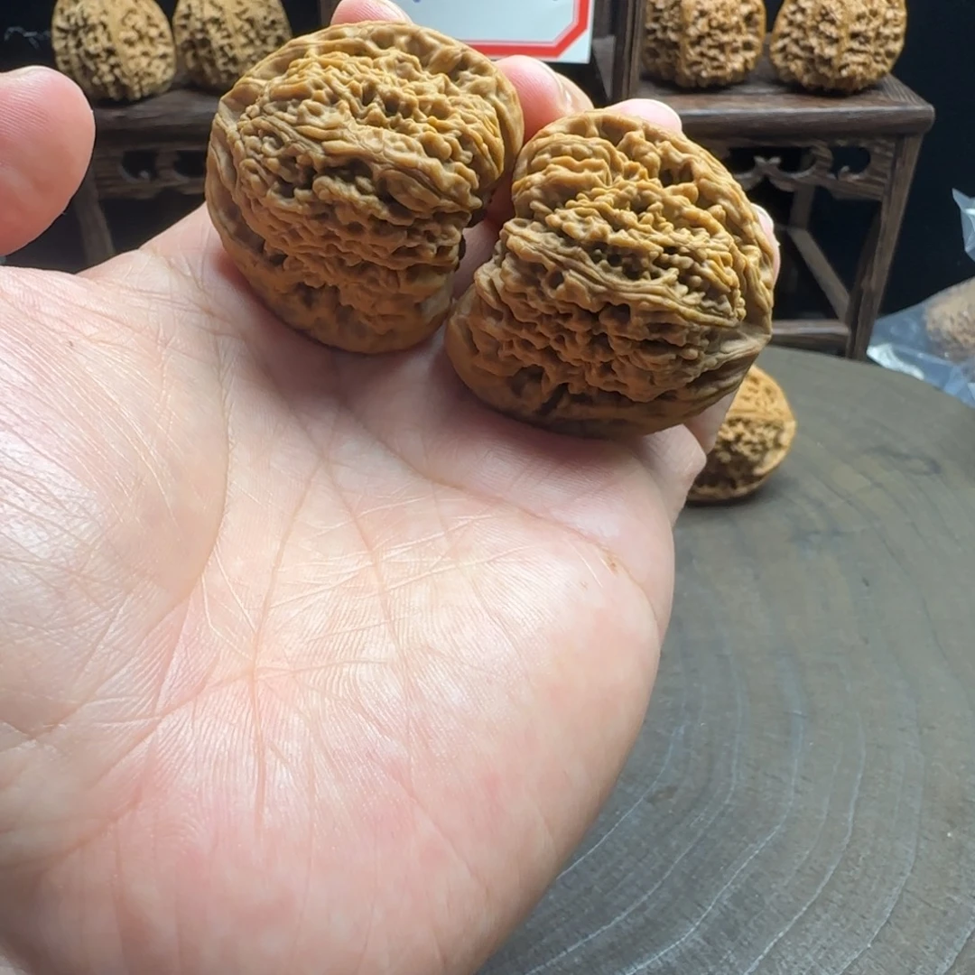 霸***爷吊坠文玩核桃43三角饕餮纹