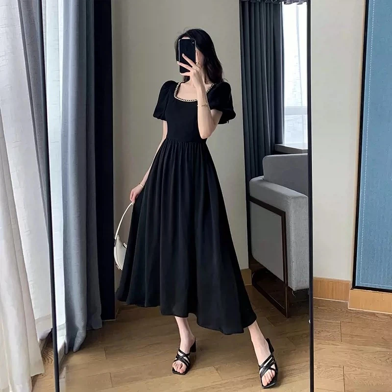 大码黑色连衣裙女2025夏新款泡泡袖复古显瘦赫本风方领小黑裙1481