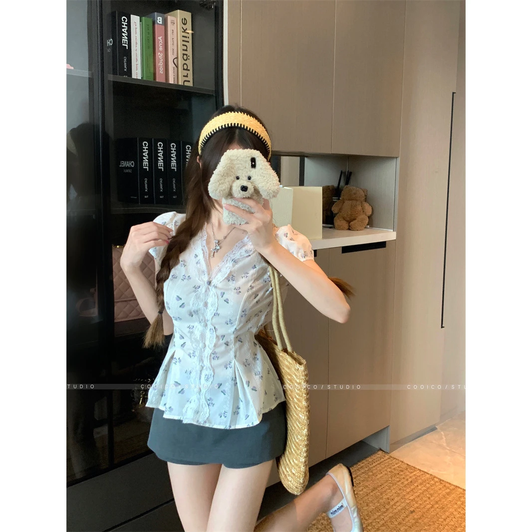 法式蕾丝花边领短袖碎花衬衫夏季新款修身显瘦纯欲上衣女潮时尚