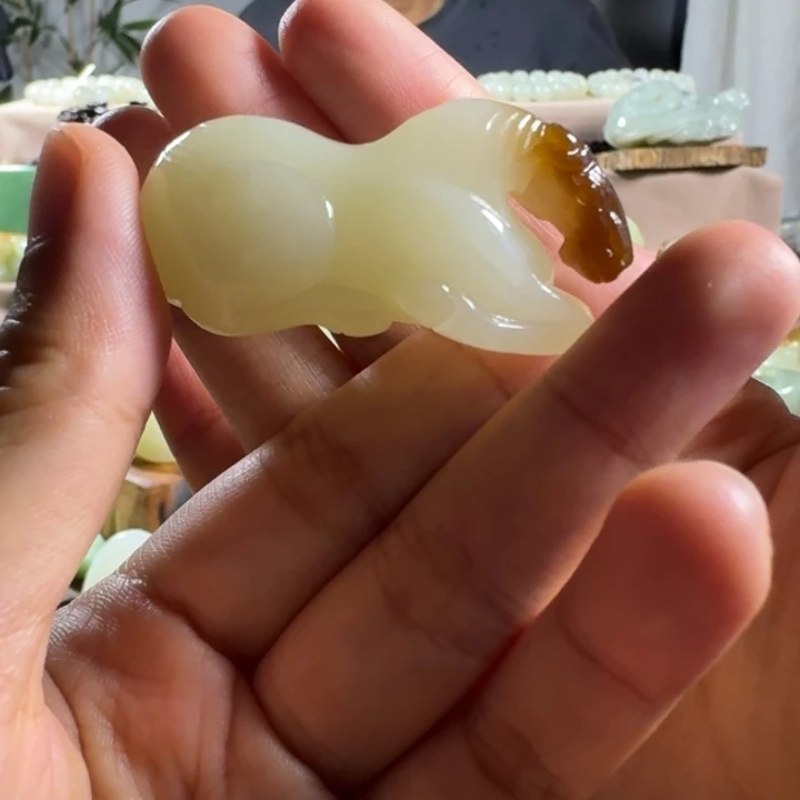 颈饰未镶嵌和田玉（糖玉）