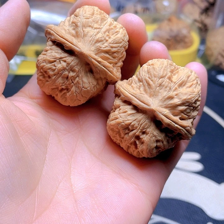 文玩核桃吊坠红方印
