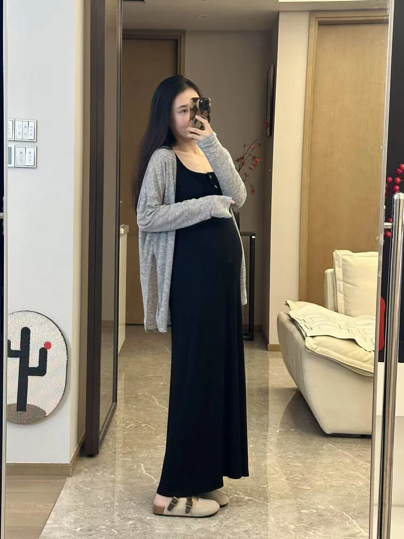 孕妇装大码黑色吊带裙+灰色开衫时髦慵懒风连衣裙外出高级感孕期