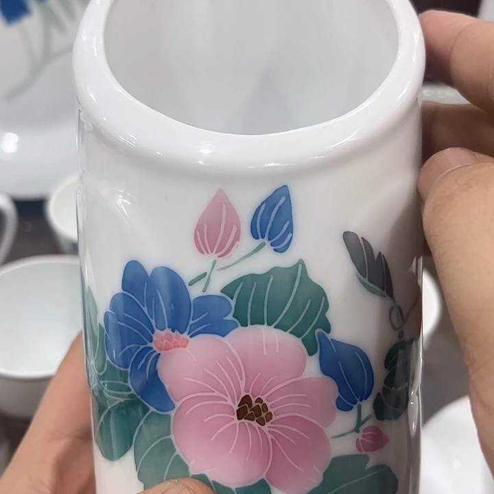 釉下五彩的瓷器和，