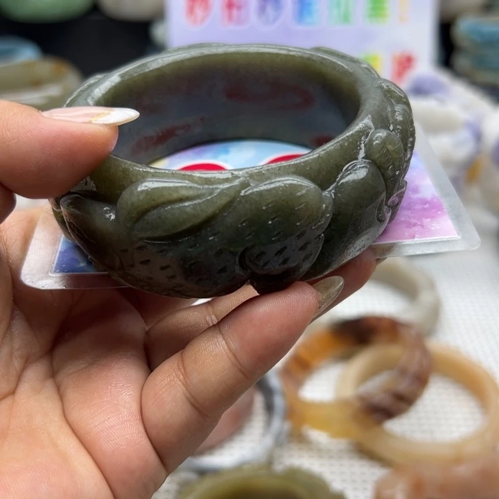 石英岩玉手镯未镶嵌