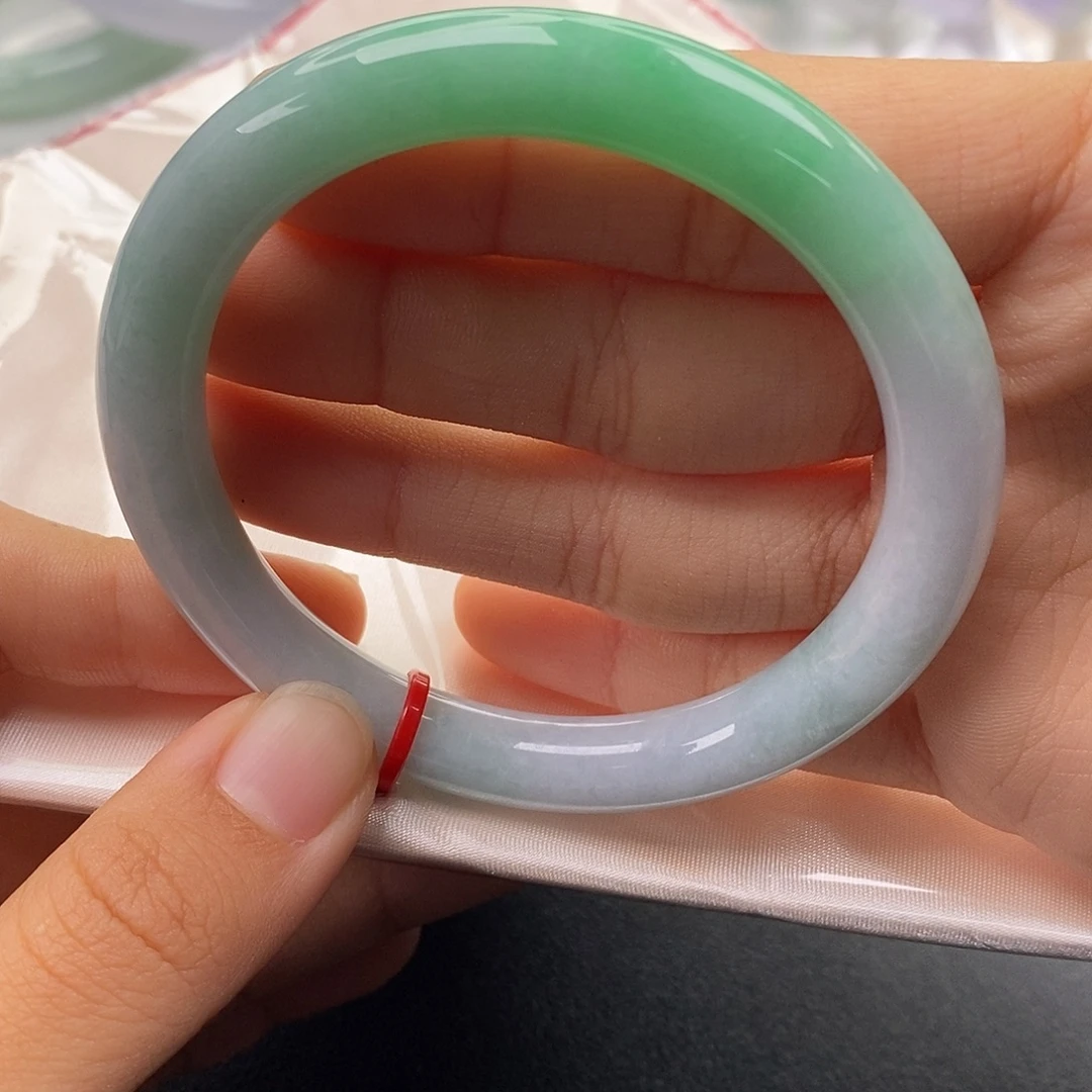 翡翠未镶嵌手镯（圆镯）55圈