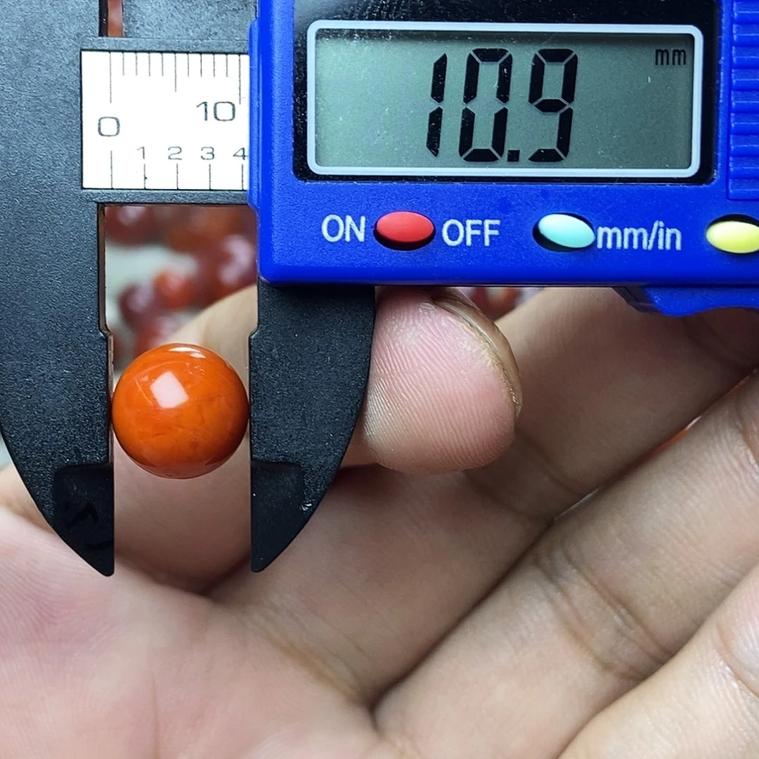 南红玛瑙未镶嵌配饰有瑕疵