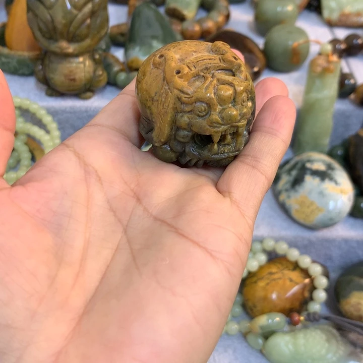 你***生岫岩河磨玉（透闪石质玉）未镶嵌把件