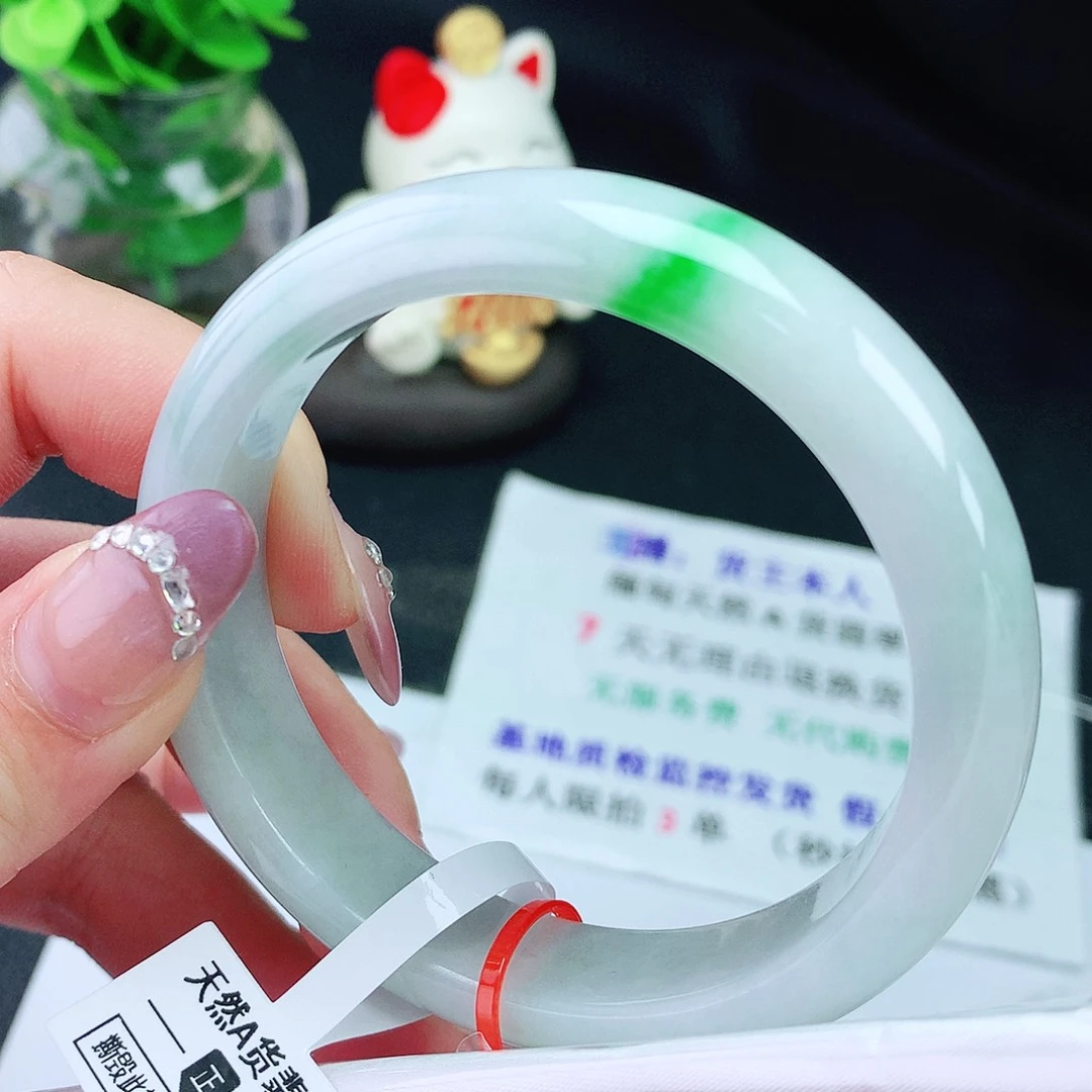 翡翠手镯未镶嵌56圈