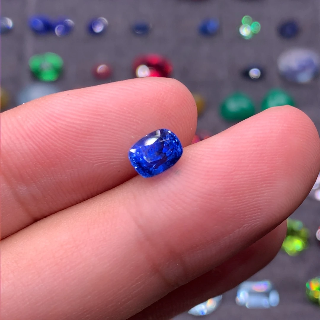 蓝宝石裸石未镶嵌1.5克拉纯净体