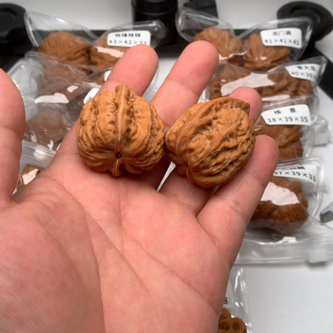 小***儿文玩核桃吊坠赤龙