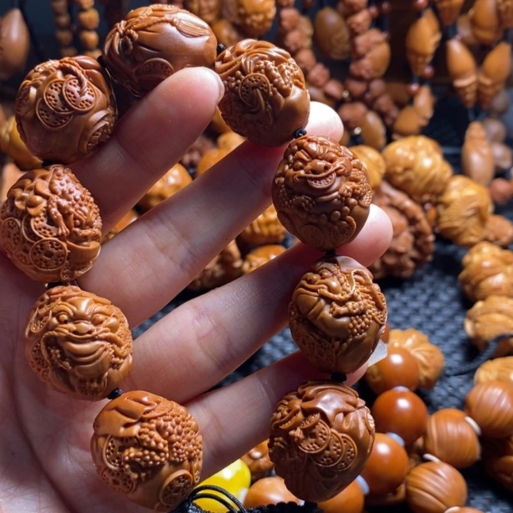吊坠橄榄核金蟾手串