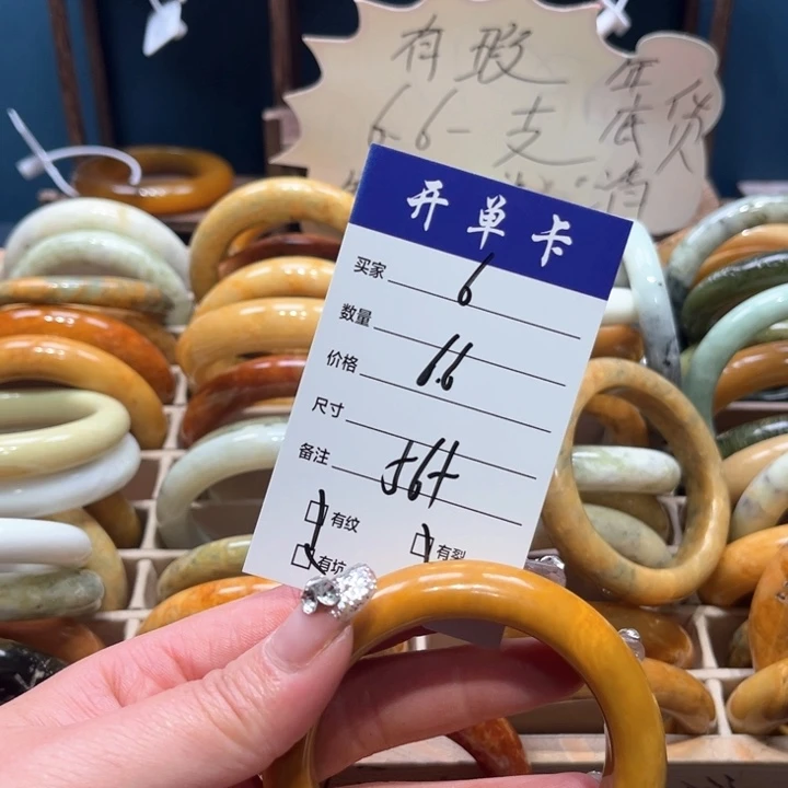 蛇纹石玉手镯未镶嵌叮*哒