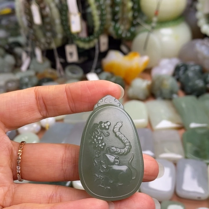 和田玉未镶嵌颈饰