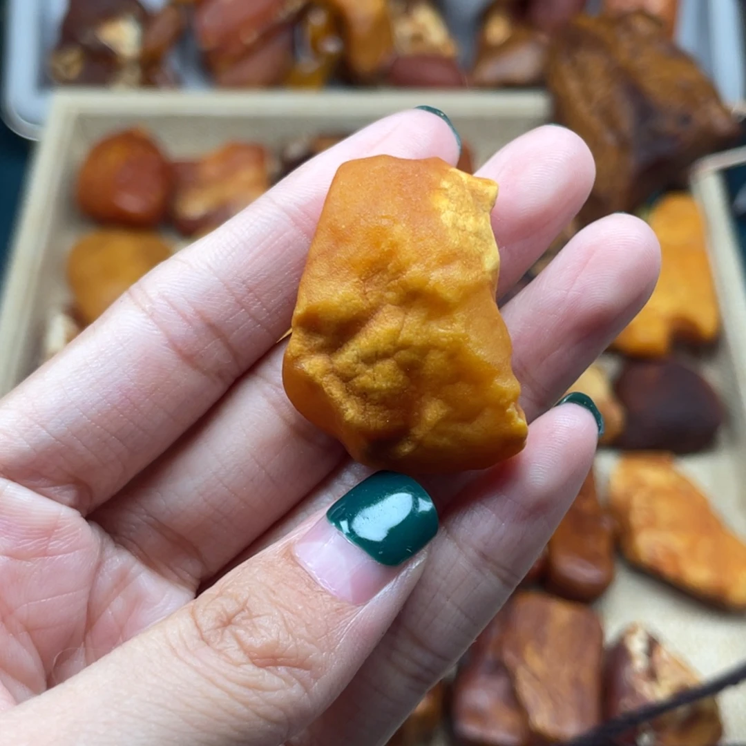 琥珀未镶嵌珠宝奇石