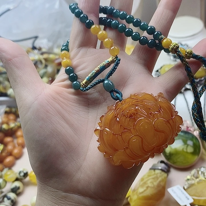 琥珀未镶嵌颈饰蜜蜡吊坠