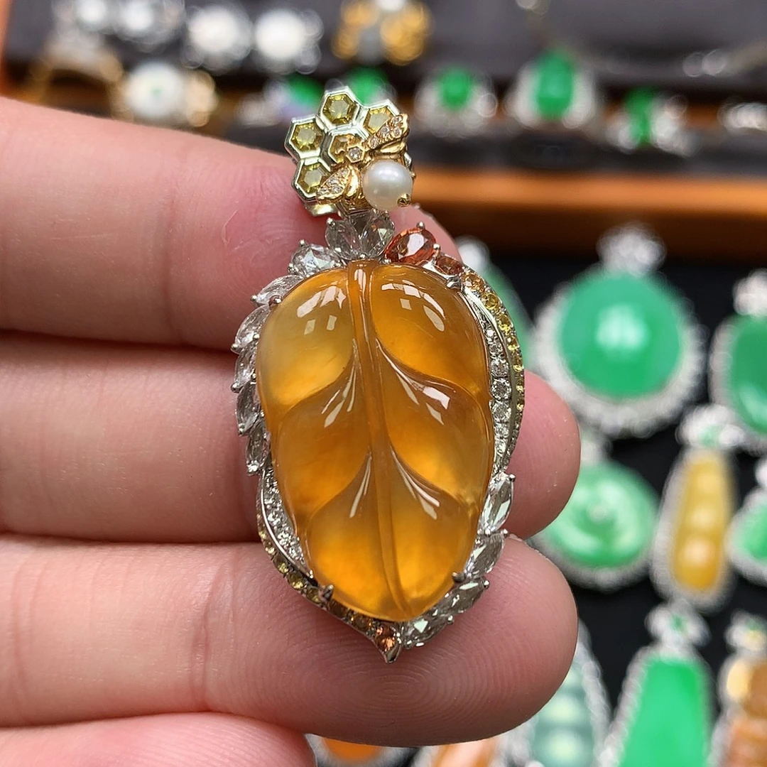 翡翠18K金镶嵌颈饰