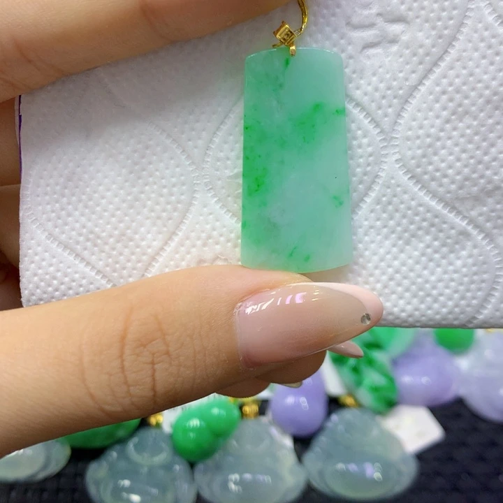 颈饰18K金镶嵌翡翠