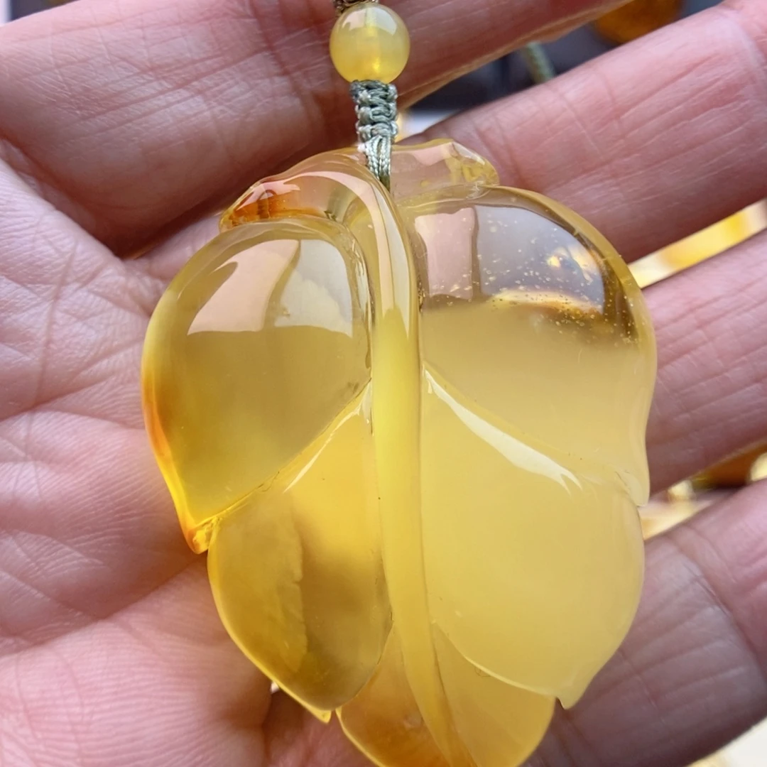 琥珀颈饰未镶嵌金包蜜