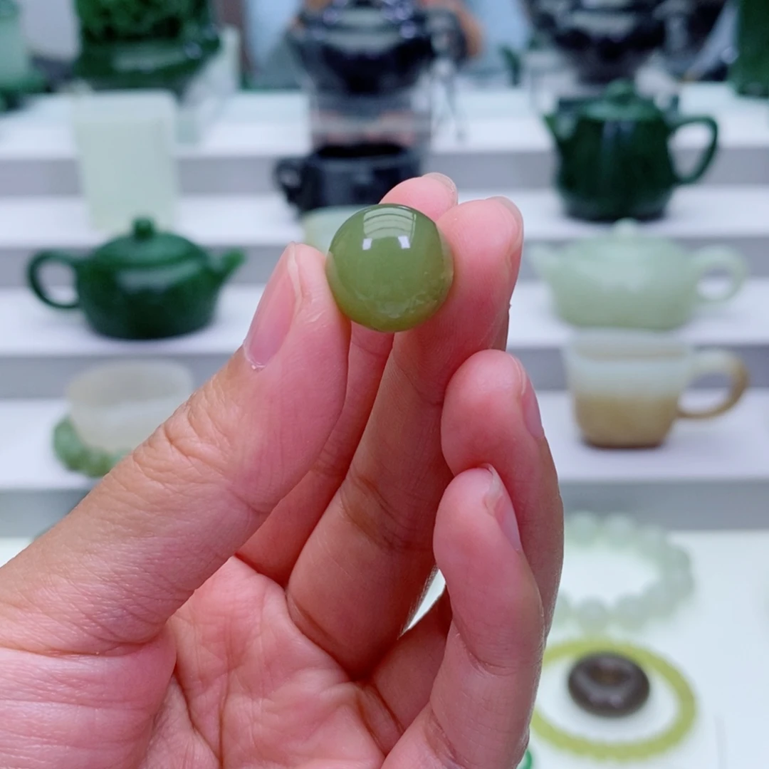 天***运和田玉未镶嵌摆件珠子