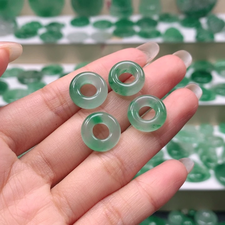 颈饰未镶嵌石英质玉新*