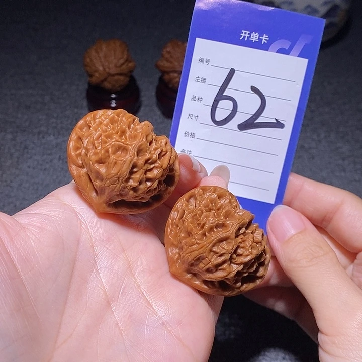 文玩核桃把件宫灯40左右有修