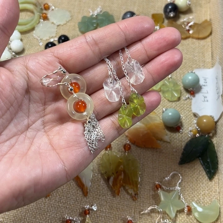 蛇纹石玉耳饰未镶嵌哈***_