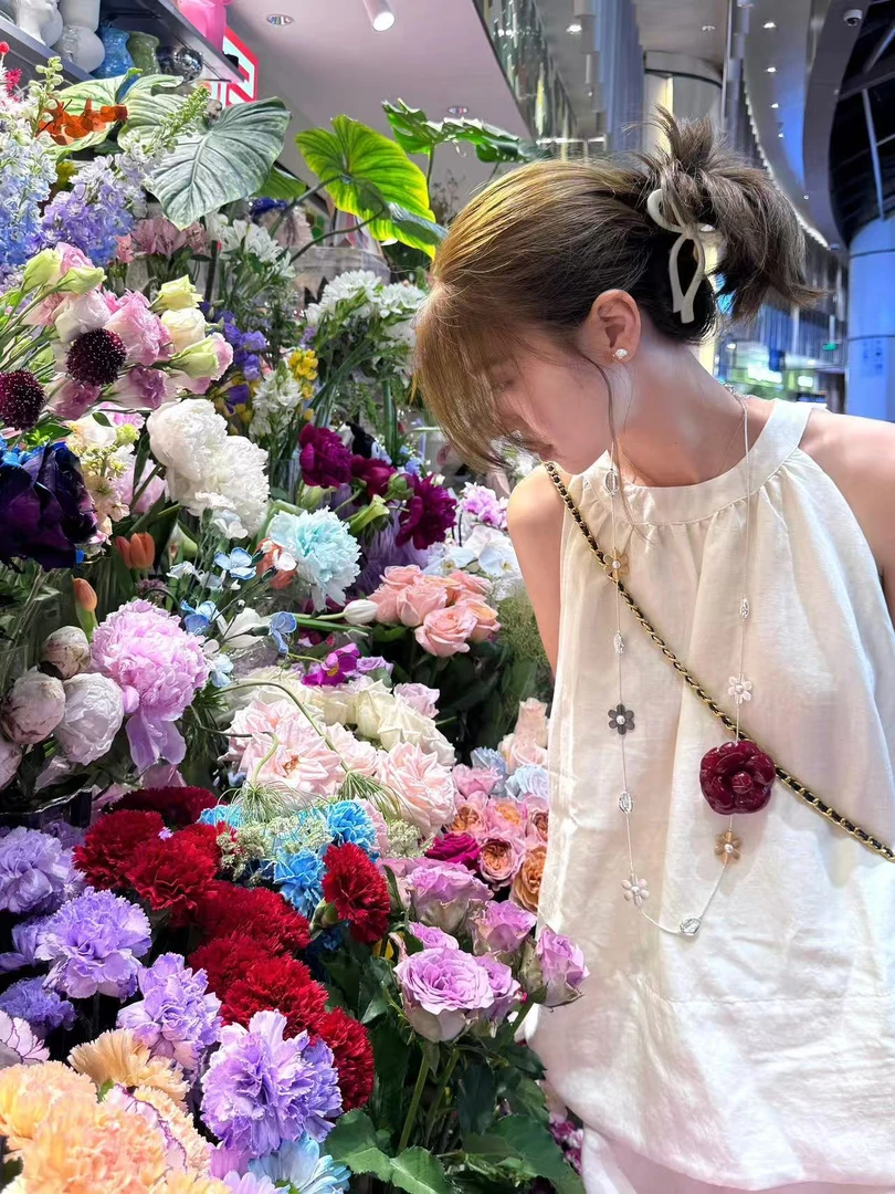 夏季2025新款韩系温柔风挂脖无袖上衣短裤两件套女白色甜美套装