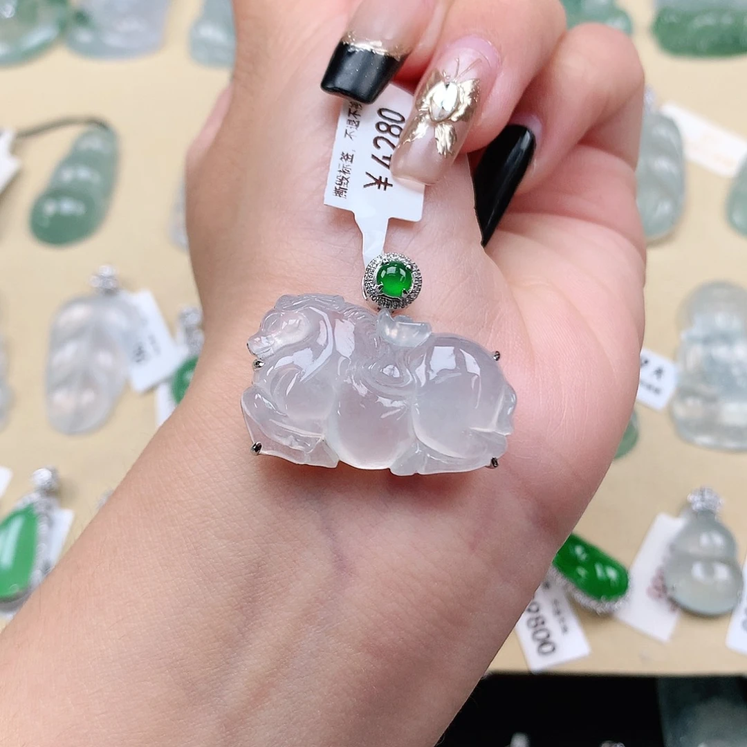 翡翠颈饰18K金镶嵌唐马