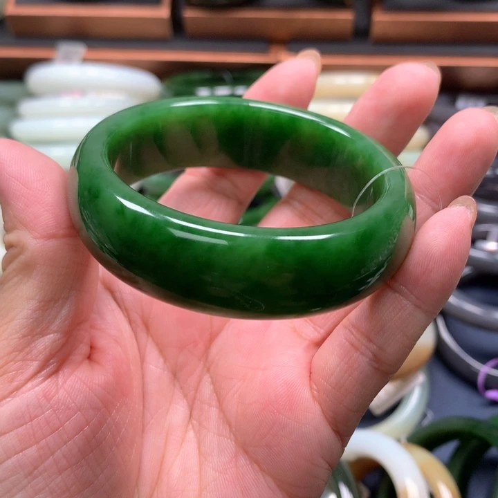 【闪购商品】未镶嵌手镯和田玉（碧玉）