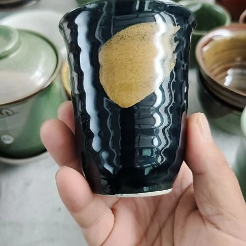 瓷片瓷片，各种摆件，盘，碗，沙锅，均有瑕疵。