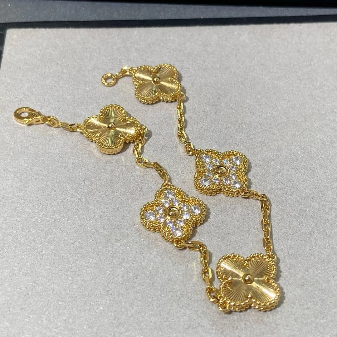 实验室培育钻石实验室培育钻18k金镶嵌满钻四叶草隔镭射五花