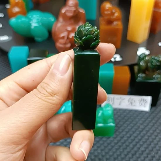 寿山石印石西安倔绿