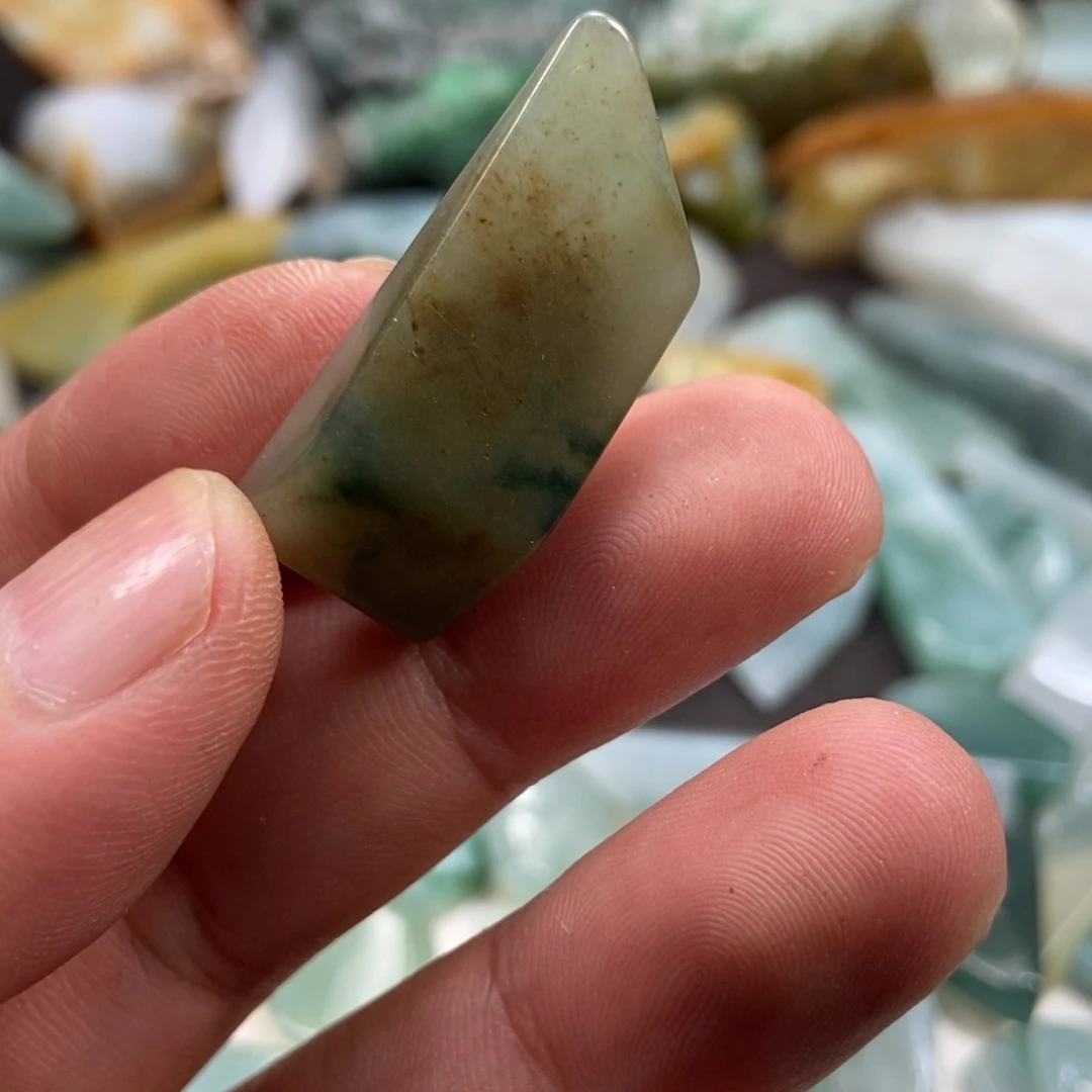 翡翠未镶嵌颈饰料子