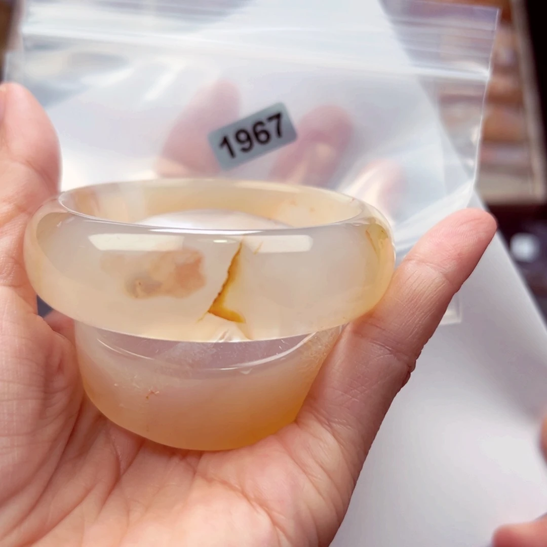 未镶嵌手镯玛瑙/玉髓谁***谁