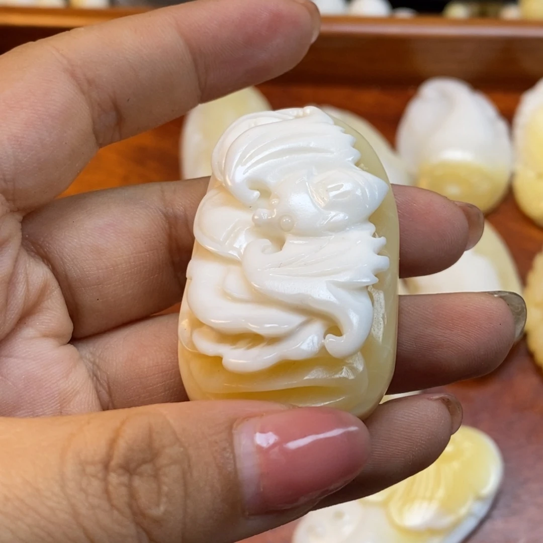 ˋ****香榧木花梨木，黄吊坠