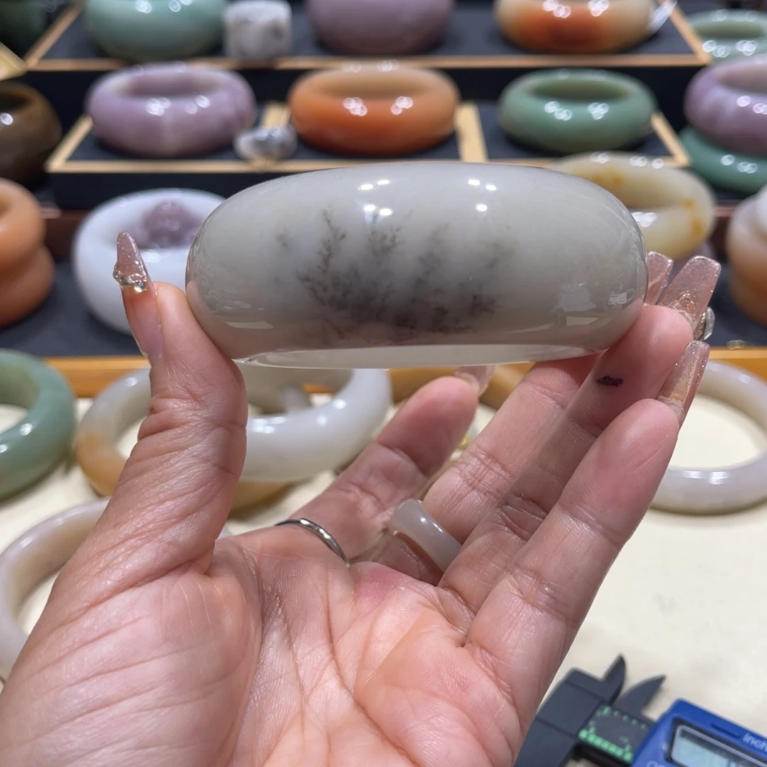 未镶嵌手镯石英岩玉