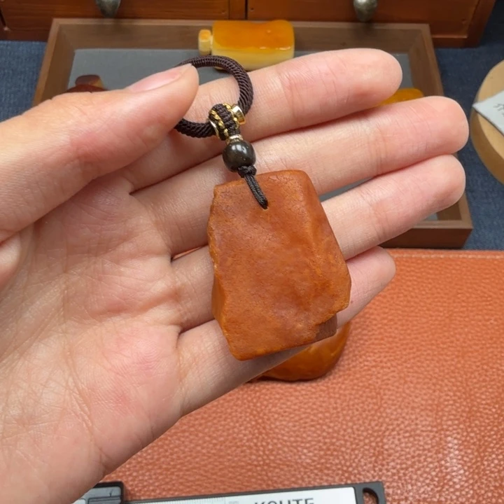 蜜蜡未镶嵌吊坠(赠链)