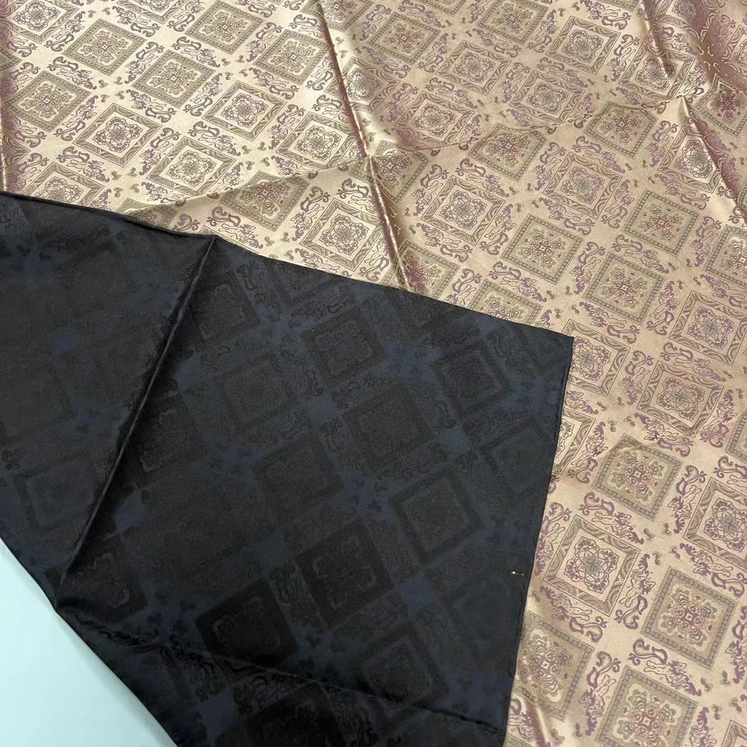 140香云纱方巾-粉环菱格 宋锦135cm丝巾