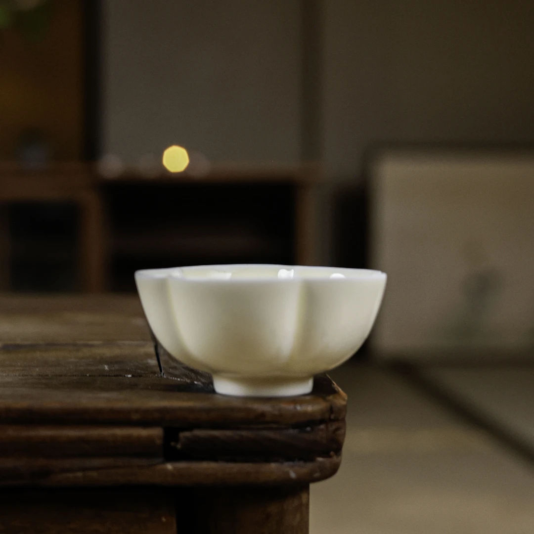 【静姐小院】月光白-黄丽君-花瓣品杯（黄丽君S0156）