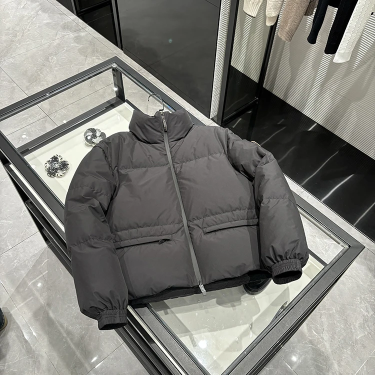 25年秋冬新款 时尚百搭简约宽松短款长袖立领黑色羽绒服-8821