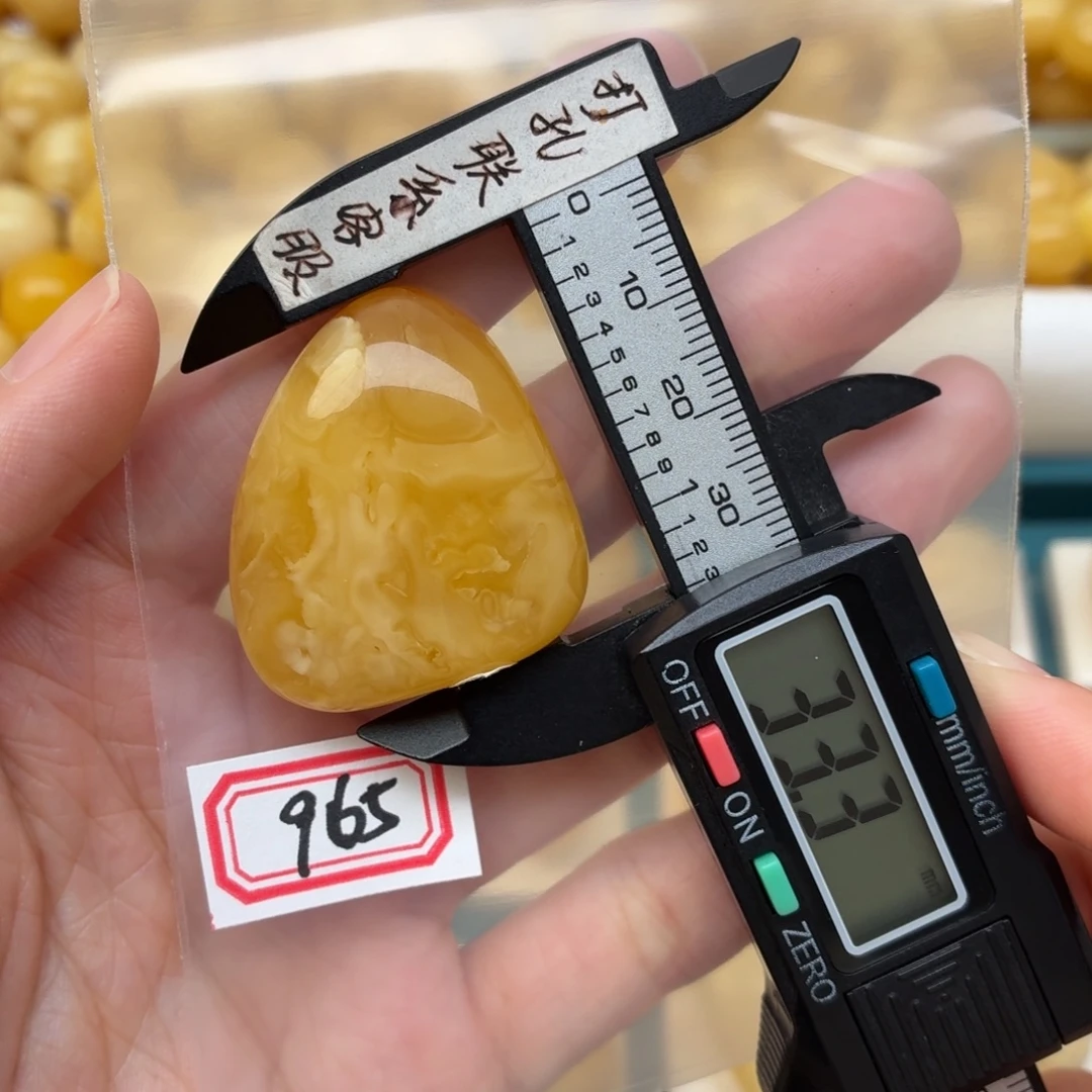 蜜蜡未镶嵌裸石带皮